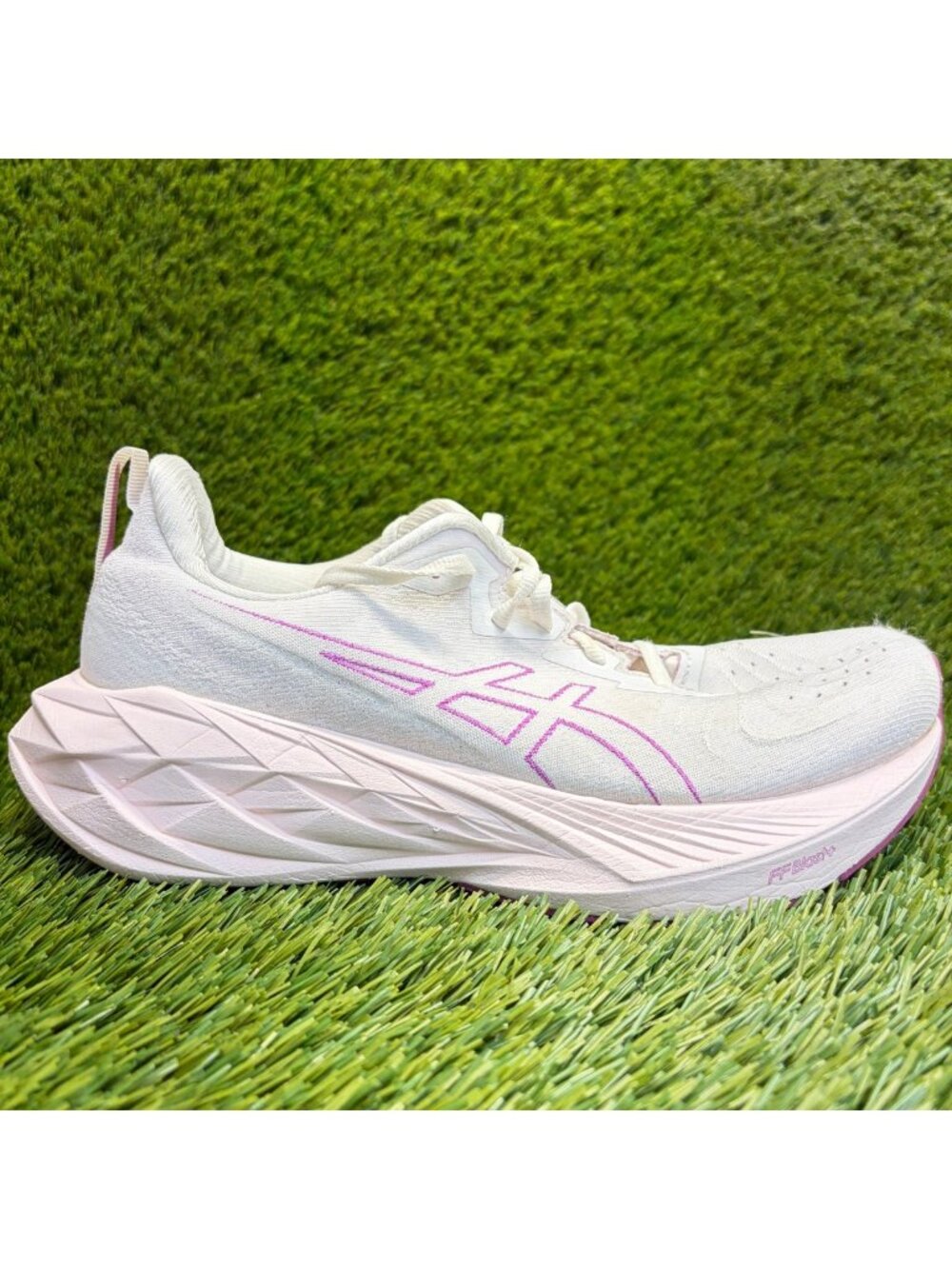 Asics Novablast 4 Womens Size 7.5 White Purple Athletic Running Shoes Sneakers